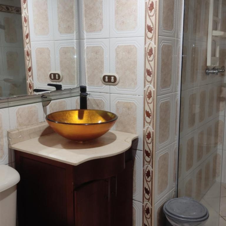 Habitación central con cama doble #1 - Standard Double Room with Shared Bathroom - 2
