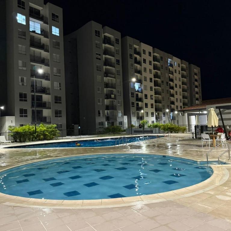 Apartamento con Piscina en Ricaurte - Apartamento de 2 dormitorios - 4