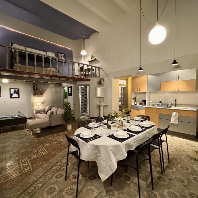 Vista Única a la Catedral desde tu Balcón Privado - Apartamento de 3 dormitorios - 10
