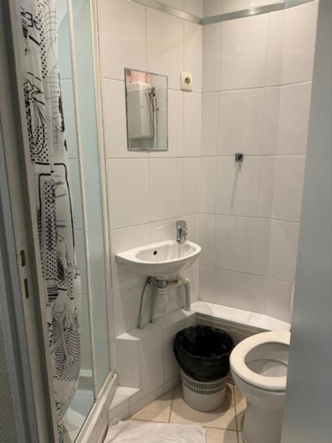 Hôtel Jarry Confort - Chambre Double avec Douche - 7