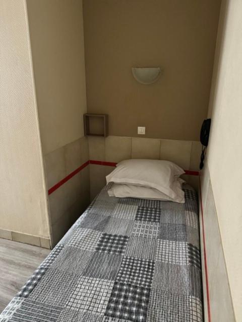 Hôtel Jarry Confort - Chambre Simple avec Douche - 2