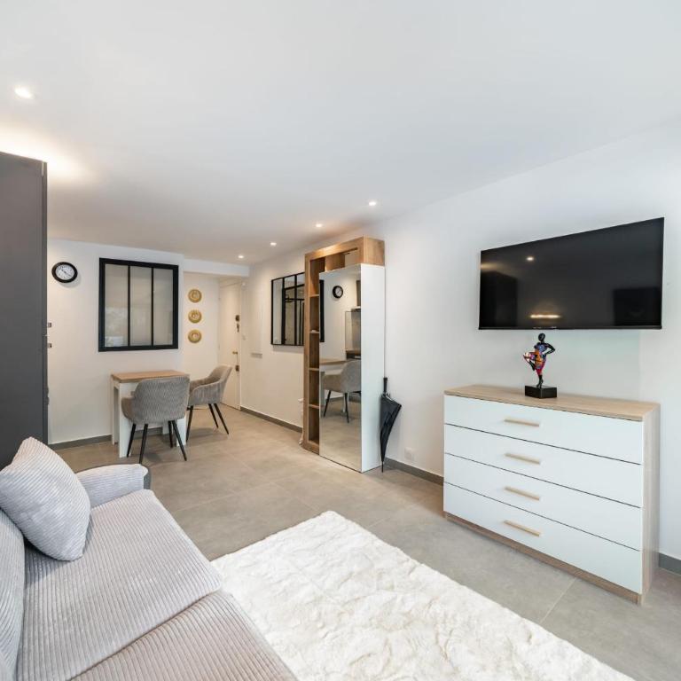Charming bright studio with spacious outdoor area - Estudio - 6