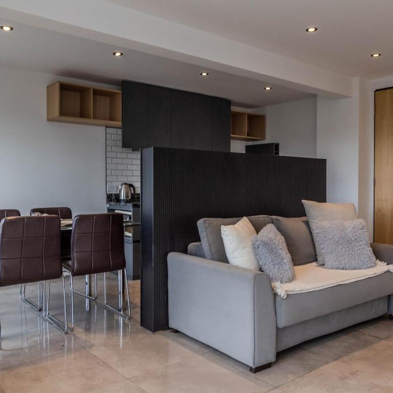 Lujoso Todo Incluido con Cochera Privada a Metros Del Mar - Apartamento de 1 dormitorio - 37