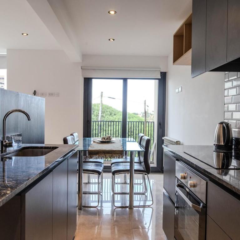 Lujoso Todo Incluido con Cochera Privada a Metros Del Mar - Apartamento de 1 dormitorio - 28