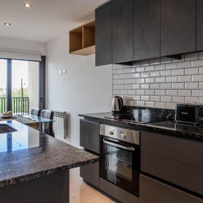 Lujoso Todo Incluido con Cochera Privada a Metros Del Mar - Apartamento de 1 dormitorio - 27