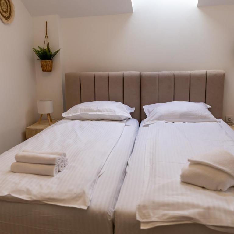 Urban Nest Apartments - One-Bedroom Apartment - 11