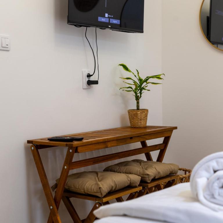 Urban Nest Apartments - One-Bedroom Apartment - 18