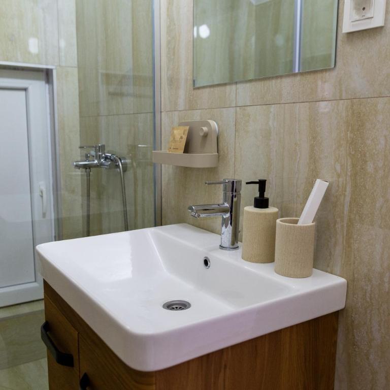 Urban Nest Apartments - One-Bedroom Apartment - 54