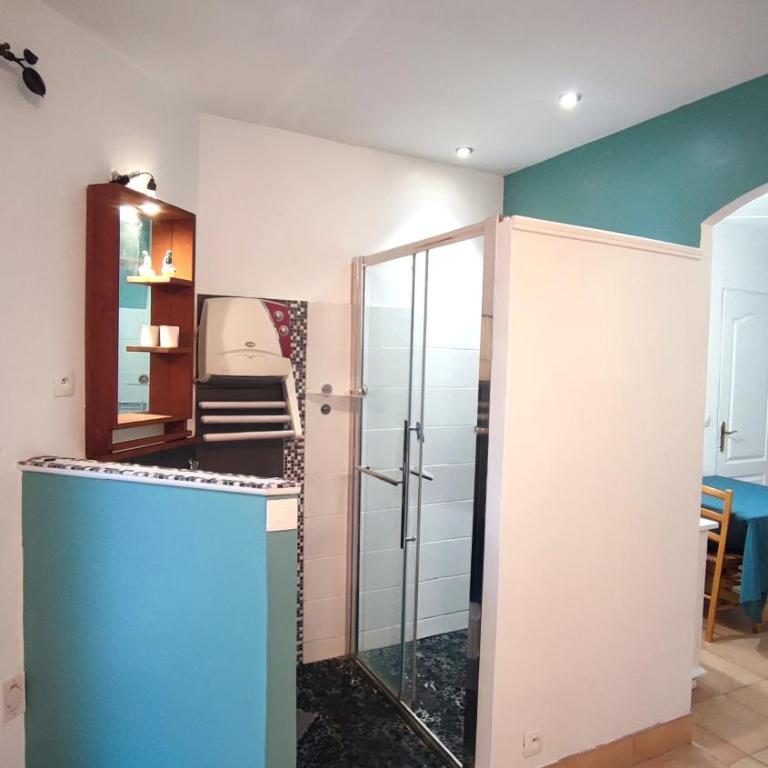 Grand studio 30 m2 dans villa avec piscine proche de Valbonne - Appartement 1 Chambre - 14