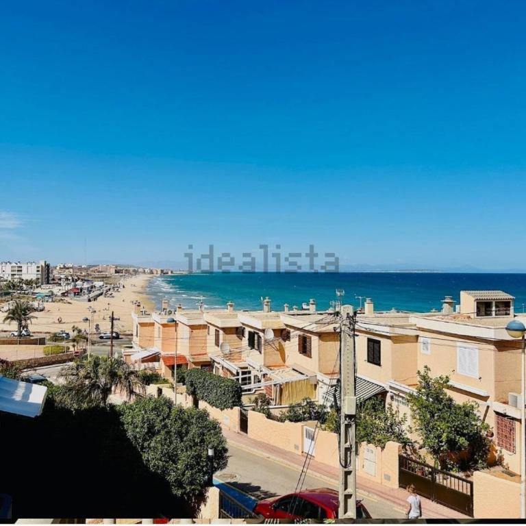 Seaview Home - Three-Bedroom House - 9