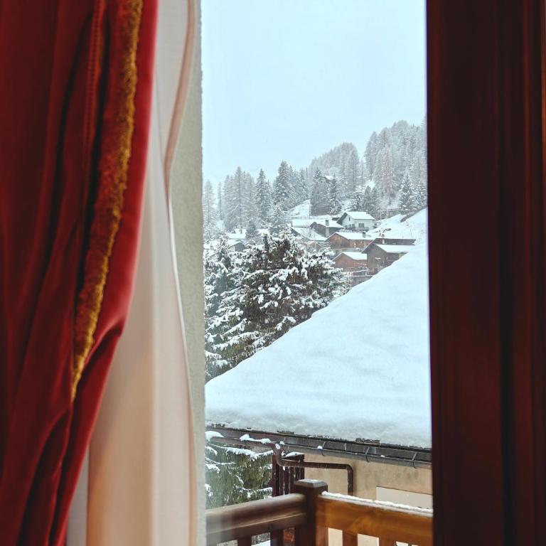 Hotel L' Aiglon - Camera Familiare con Balcone - 11