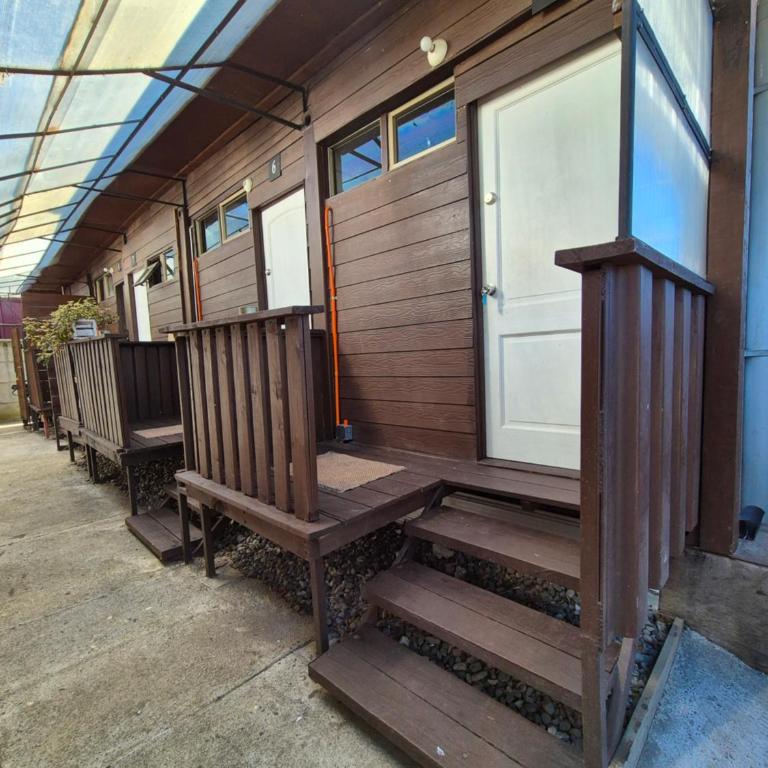 Ironhause - One-Bedroom Apartment - 4