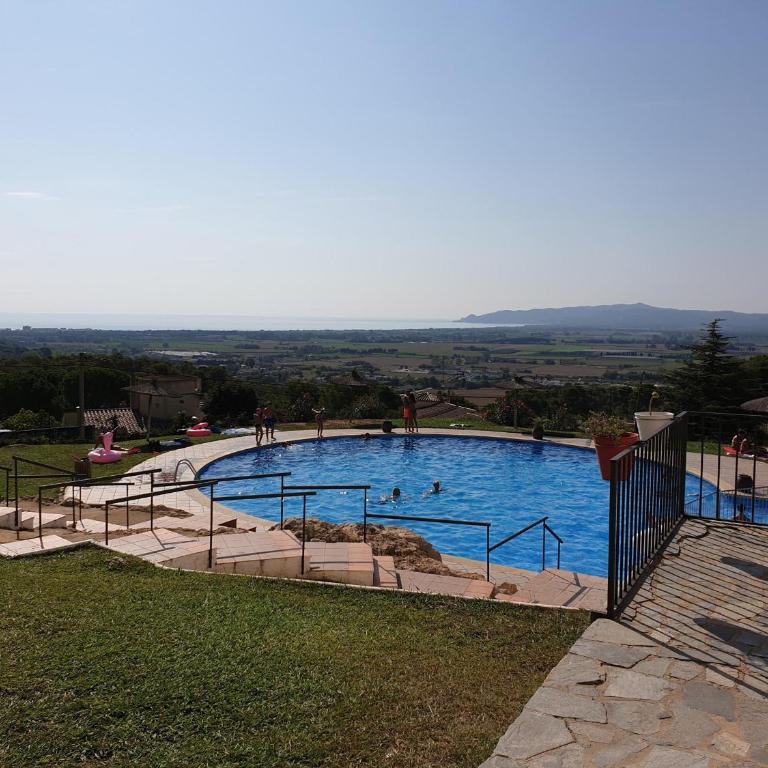 Casa bien cuidada con piscina comunitaria, terrazas y cerca de la playa en L'Estartit - ES-323-42 - Vacation Home - 28