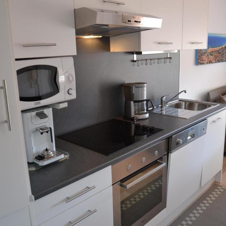 Apartamento Reformado con Estilo, Cerca de la Playa, para Familias, con Terraza y Parking - ES-323-50 - Apartment - 10