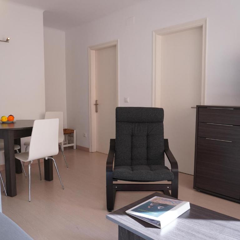 Apartamento Reformado con Piscina cerca de la Playa y Centro de L'Estartit, Ideal para Familias - ES-323-58 - Apartment - 9