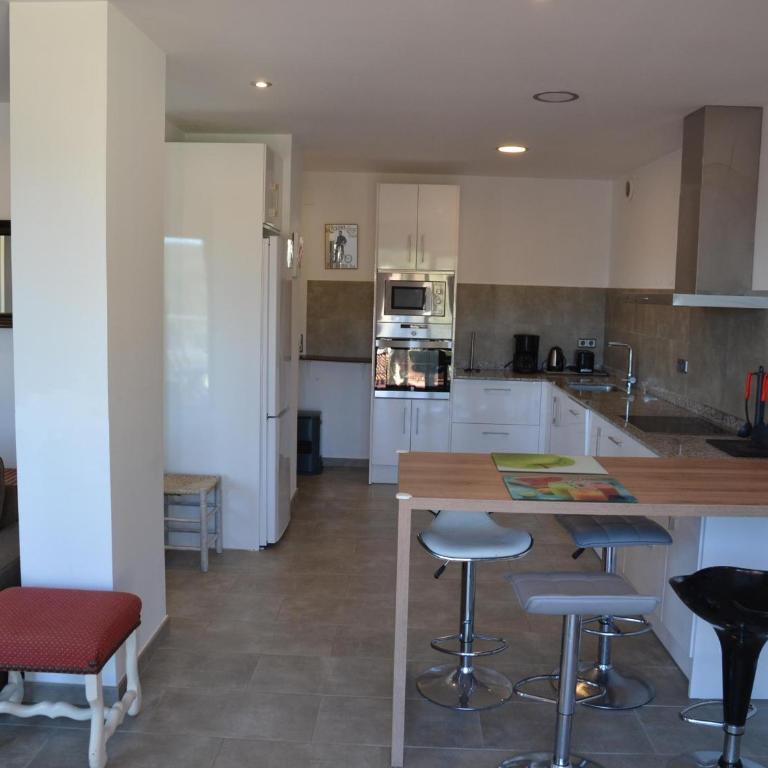 Apartamento moderno con terraza, aire acondicionado y aparcamiento privado en L'Estartit - ES-323-8 - Apartment - 17