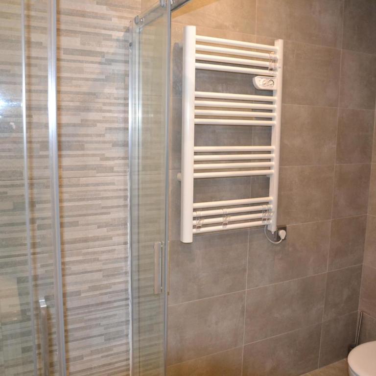 Apartamento moderno con terraza, aire acondicionado y aparcamiento privado en L'Estartit - ES-323-8 - Apartment - 24