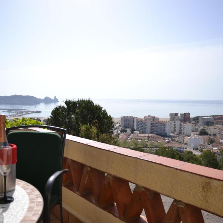 Encantadora Casa con Piscina y Vista al Mar en L'Estartit - ES-323-28 - Vacation Home - 3