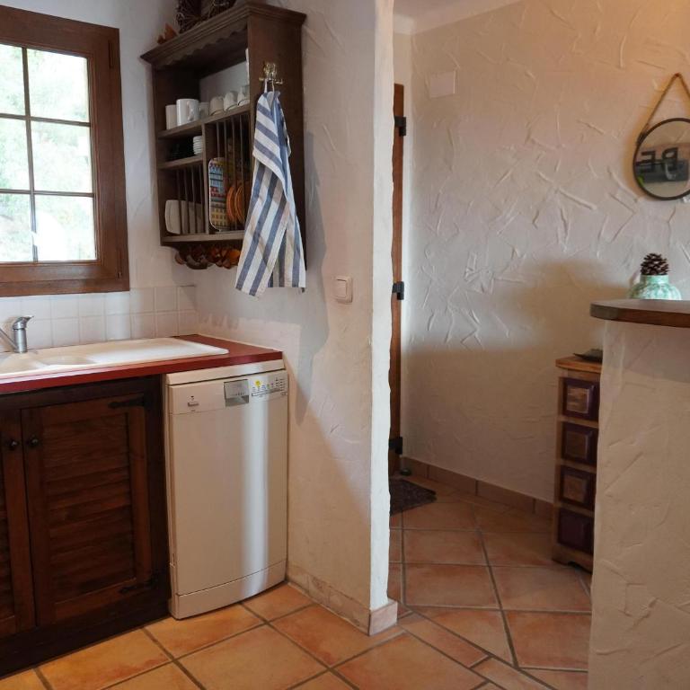 Encantadora Casa con Piscina y Vista al Mar en L'Estartit - ES-323-28 - Vacation Home - 9