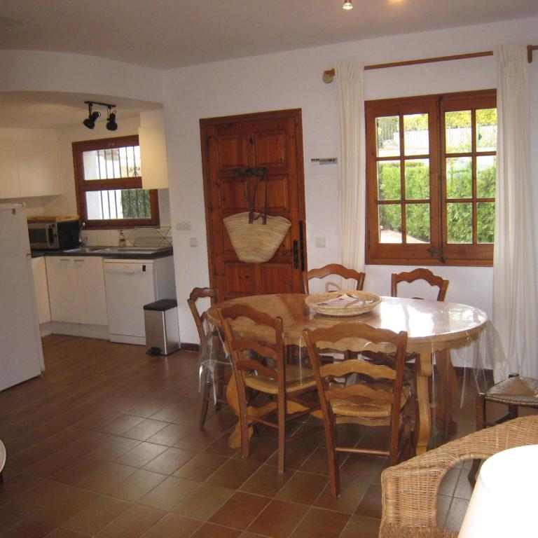 Casa con Jardín, Piscina, y Terrazas en Zona Tranquila Cerca de L'Estartit - ES-323-24 - Vacation Home - 10