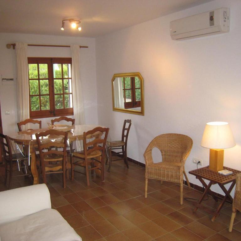 Casa con Jardín, Piscina, y Terrazas en Zona Tranquila Cerca de L'Estartit - ES-323-24 - Vacation Home - 11