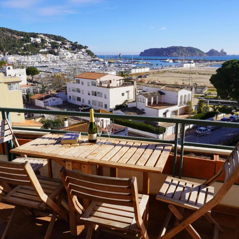 Apartamento con Terraza y Piscina, Cerca de la Playa - ES-323-90 - Apartamento - 1
