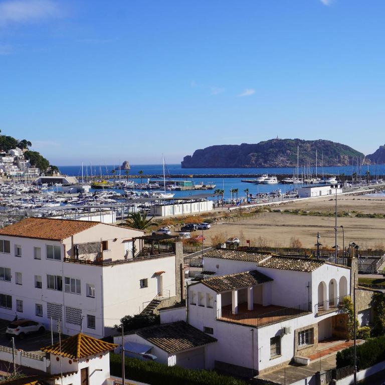 Apartamento con Terraza y Piscina, Cerca de la Playa - ES-323-90 - Apartamento - 11