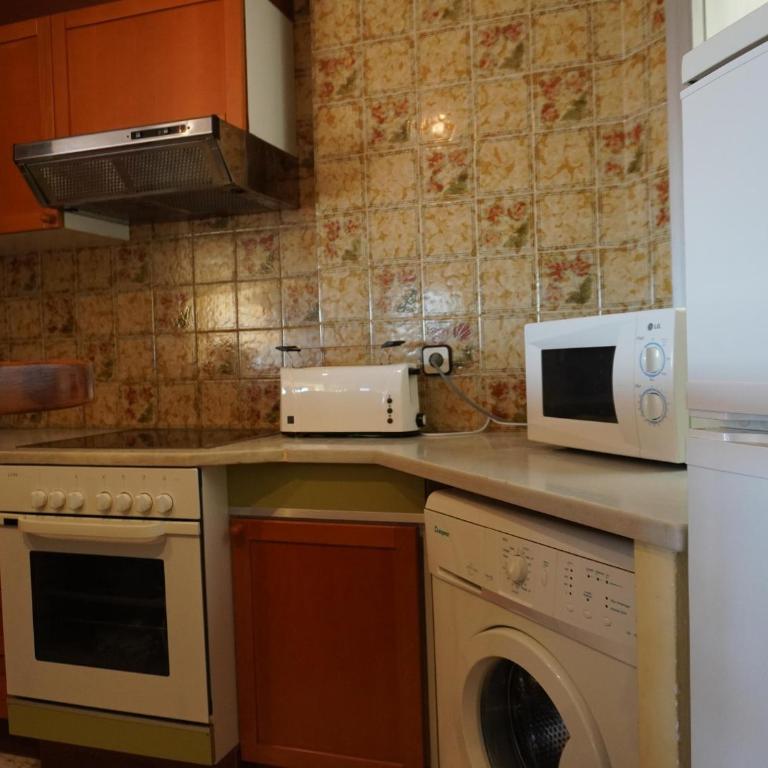 Apartamento con Terraza y Piscina, Cerca de la Playa - ES-323-90 - Apartamento - 20