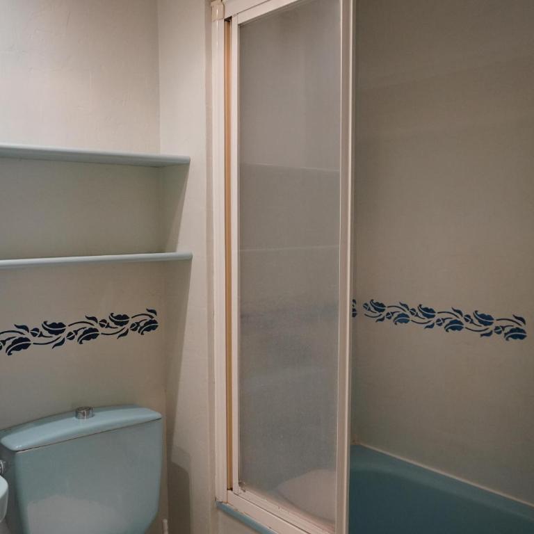 Apartamento con Terraza y Piscina, Cerca de la Playa - ES-323-90 - Apartamento - 23