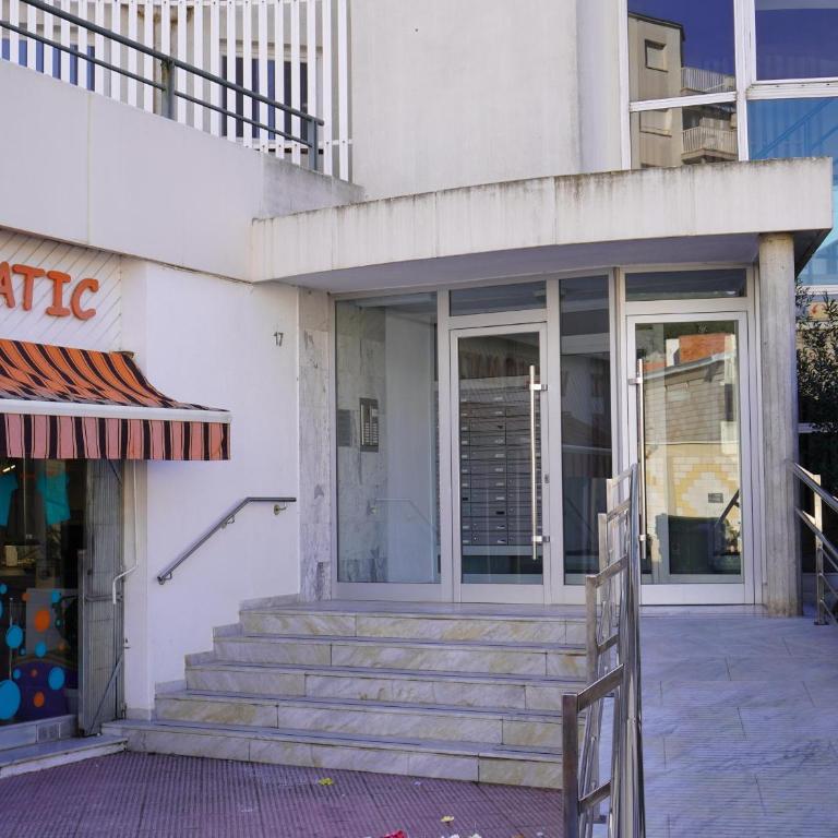 Apartamento con Terraza y Piscina, Cerca de la Playa - ES-323-90 - Apartamento - 28