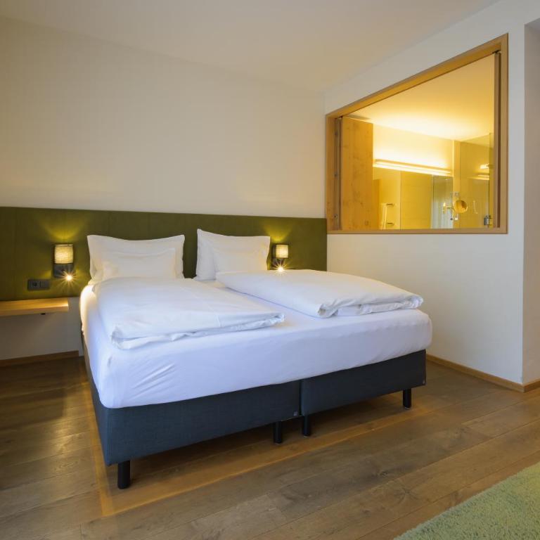 Alpenhotel Montafon & SPA - Deluxe Zimmer mit Gartenblick und Balkon - 1