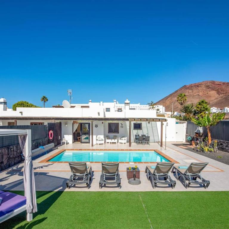 Villa Burgado Beach by Villa Plus - Villa - 6