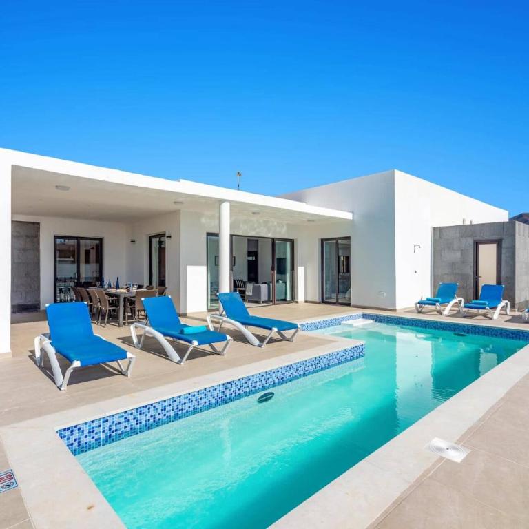Villa Aurora by Villa Plus - Villa - 1