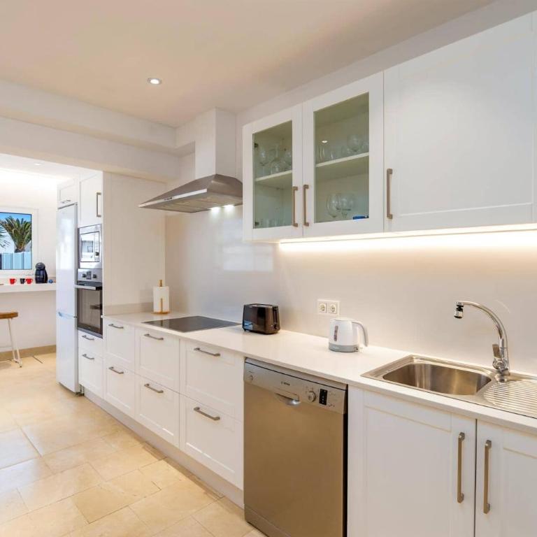 Villa Valeria by Villa Plus - Villa - 18