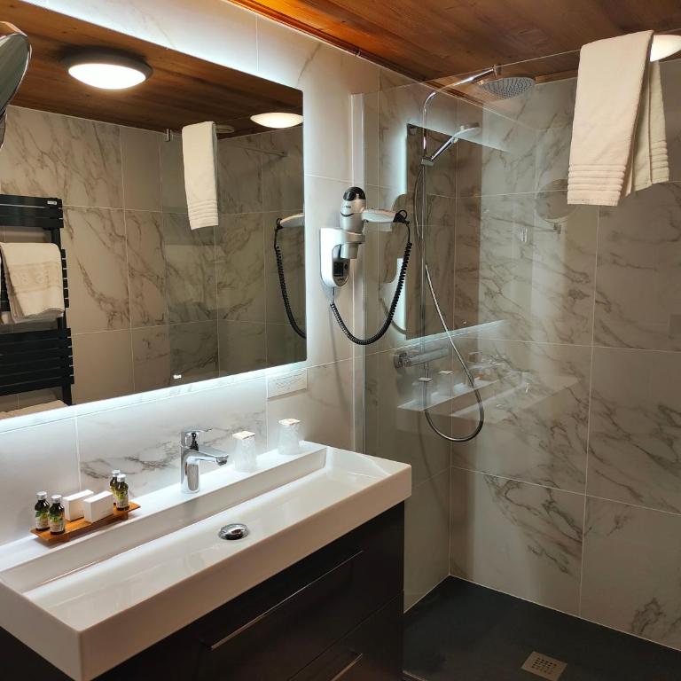 Aiguille du Midi - Hôtel & Restaurant - Alpines Double or Twin Room - 13