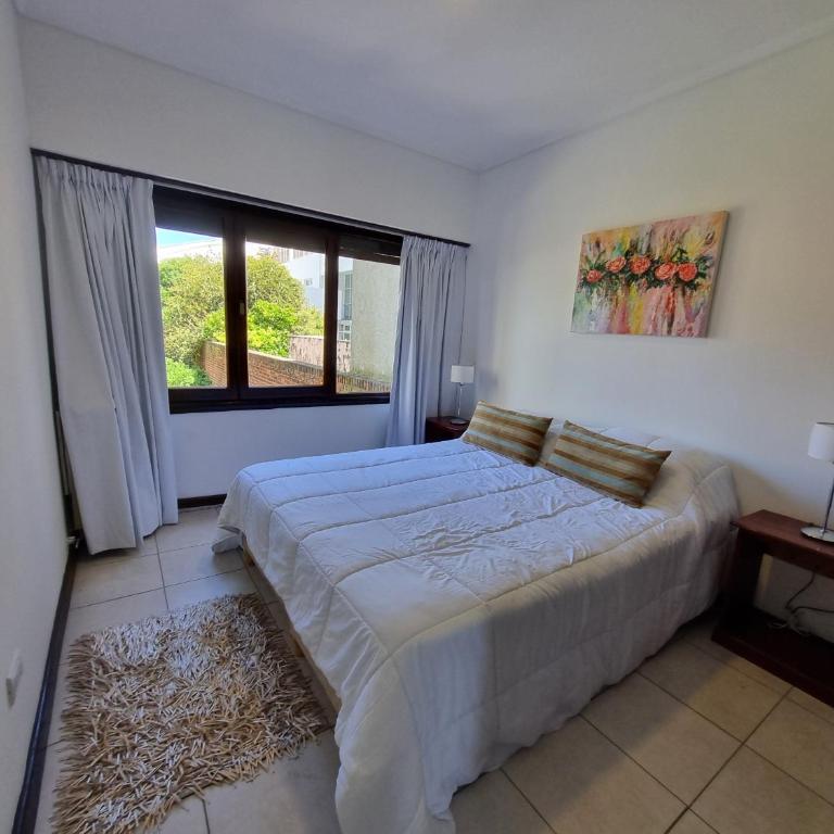 Vistas al Golf Dpto Alem Aloha Host - Four-Bedroom Apartment with Balcony - 6