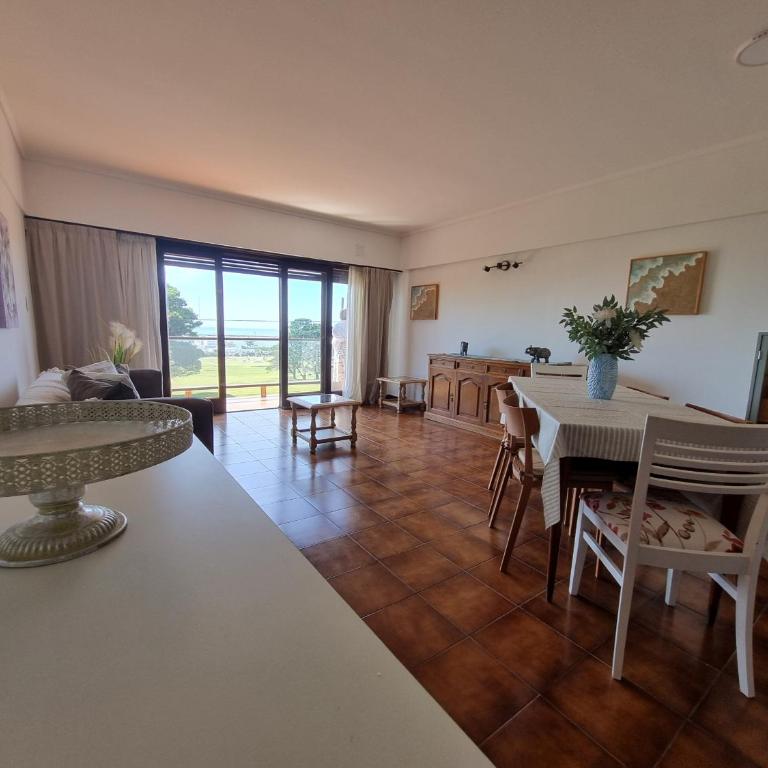 Vistas al Golf Dpto Alem Aloha Host - Four-Bedroom Apartment with Balcony - 9