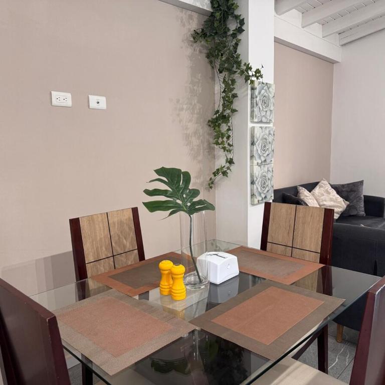 Cozy and Central Apartment in Laureles - Two-Bedroom Apartment - 13