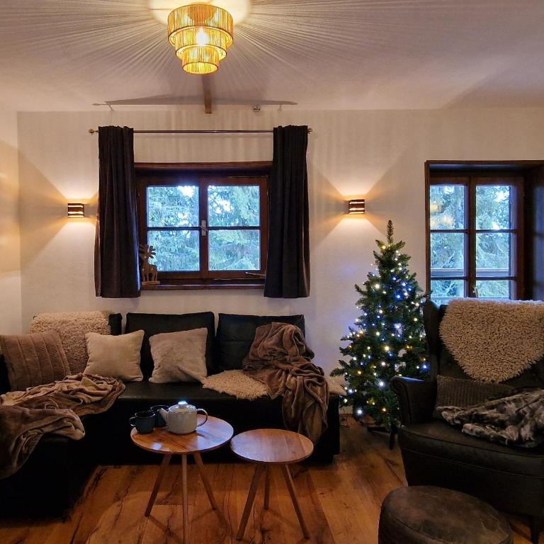 Chalet Alpl - Ferienwohnung Waldblick mit Sauna, Kamin & Whirlwanne - Apartment mit 2 Schlafzimmern - 3