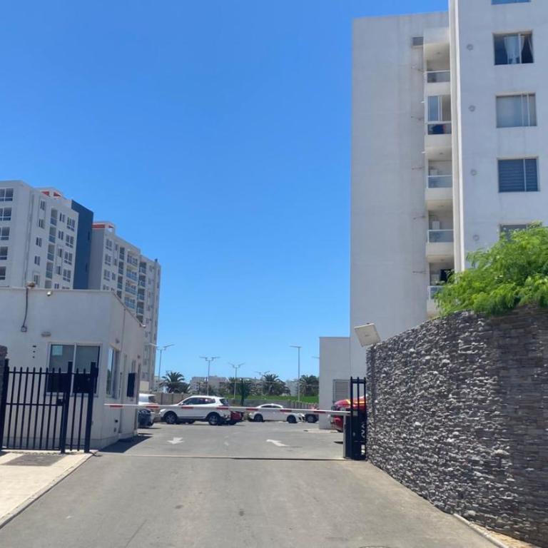 Departamento en La Serena a pasos del Faro y la playa, cercano a supermercados, con excelente ubicación y completamente equipado - Three-Bedroom Apartment - 14