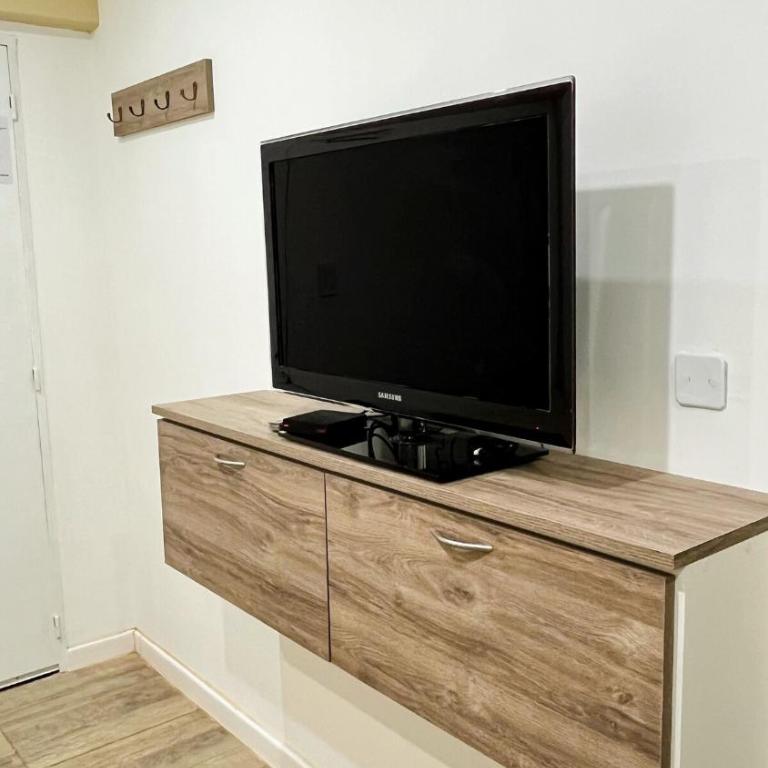Depto Alvarado Zona Güemes equipado - Apartamento de 1 dormitorio - 10