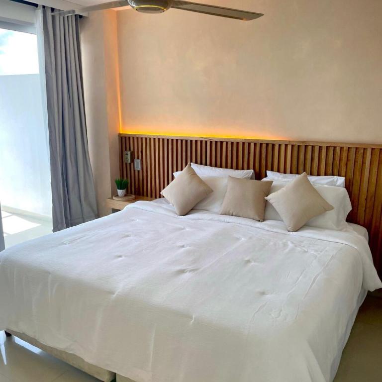 Luxury apartment sea view with pool- central 12 min from the city center - Two-Bedroom Apartment - 5