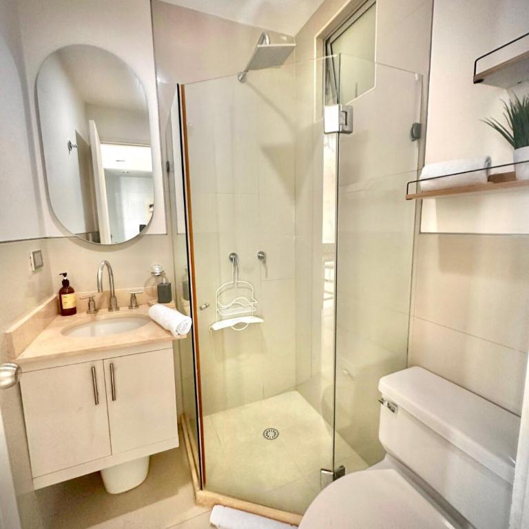 Luxury apartment sea view with pool- central 12 min from the city center - Two-Bedroom Apartment - 10