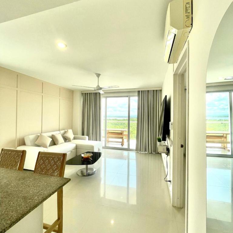 Luxury apartment sea view with pool- central 12 min from the city center - Two-Bedroom Apartment - 24