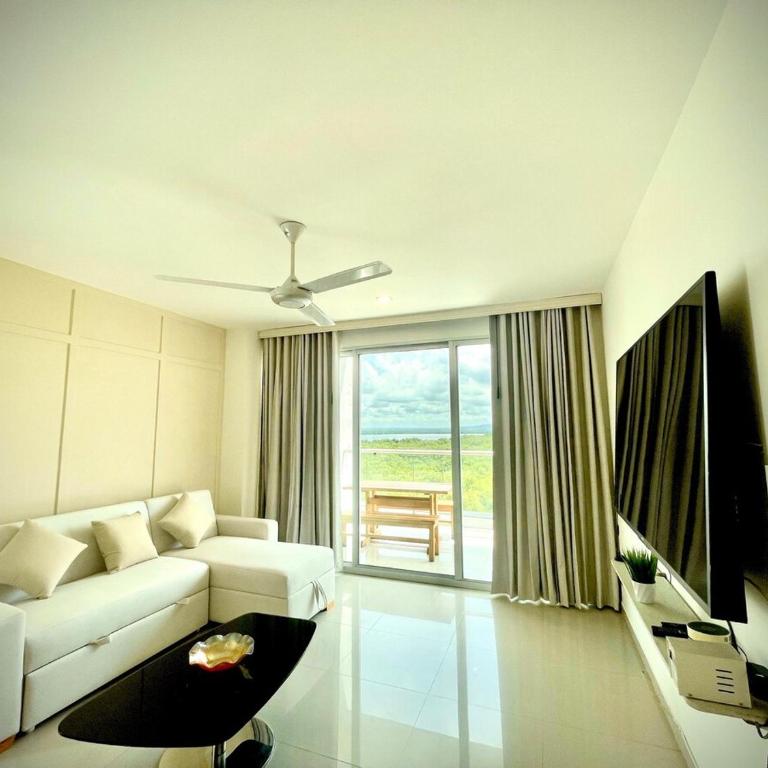 Luxury apartment sea view with pool- central 12 min from the city center - Two-Bedroom Apartment - 34