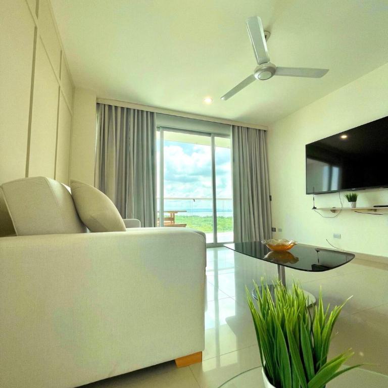Luxury apartment sea view with pool- central 12 min from the city center - Two-Bedroom Apartment - 42
