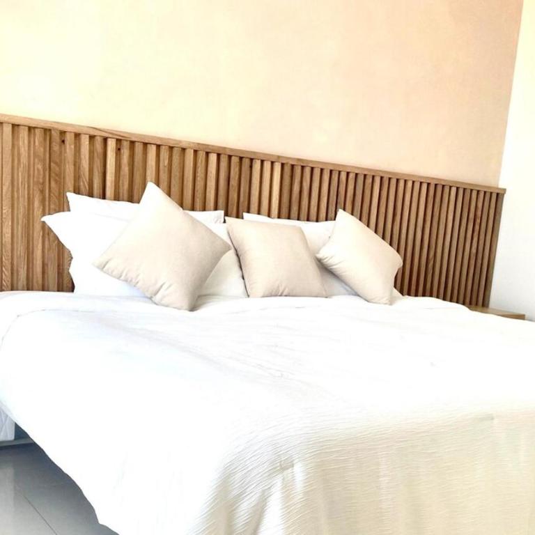 Luxury apartment sea view with pool- central 12 min from the city center - Two-Bedroom Apartment - 55