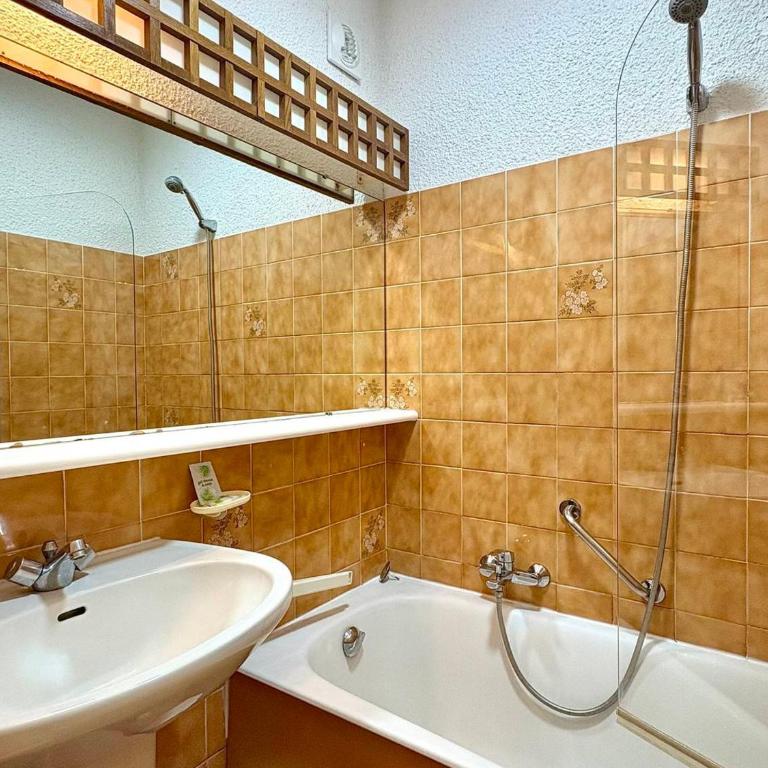 Appartement pour 8 pers. avec vue mer et Wi-Fi à Roquebrune-Cap-Martin - FR-1-827-26 - Appartement - 3