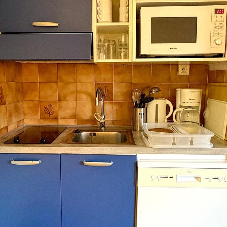 Appartement 8 personnes avec kitchenette et Wi-Fi à Roquebrune-Cap-Martin - FR-1-827-5 - Appartement - 5