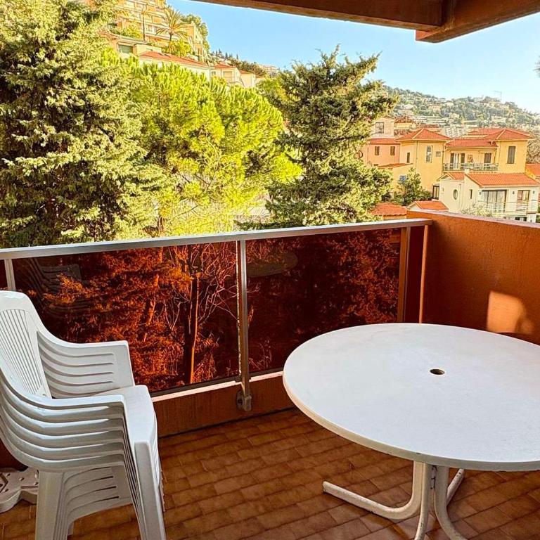 Appartement 8 personnes avec kitchenette et Wi-Fi à Roquebrune-Cap-Martin - FR-1-827-5 - Appartement - 1